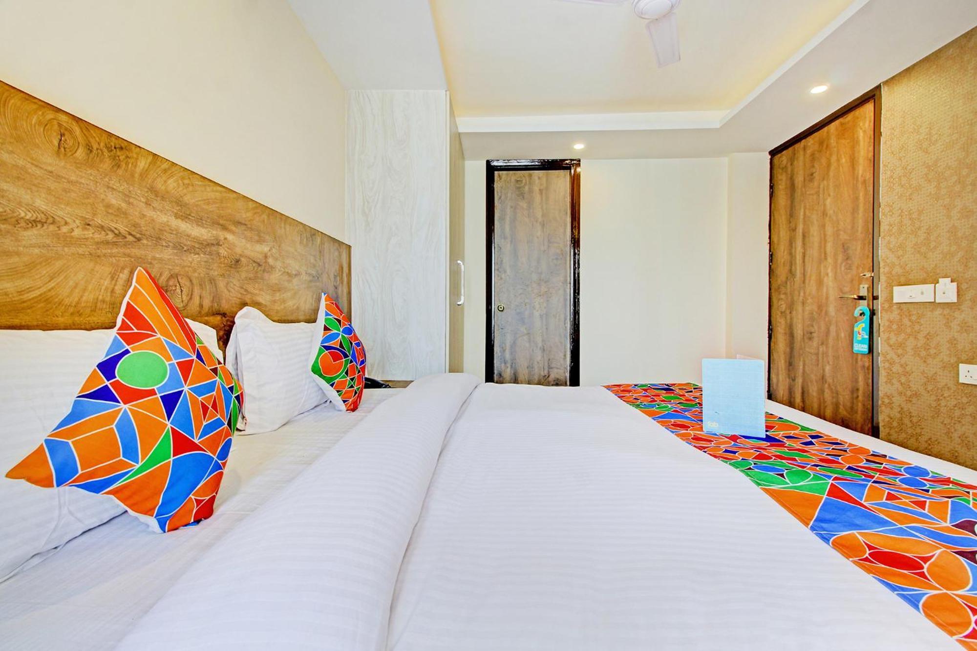 Fabhotel Soft Petals Gurgaon Esterno foto